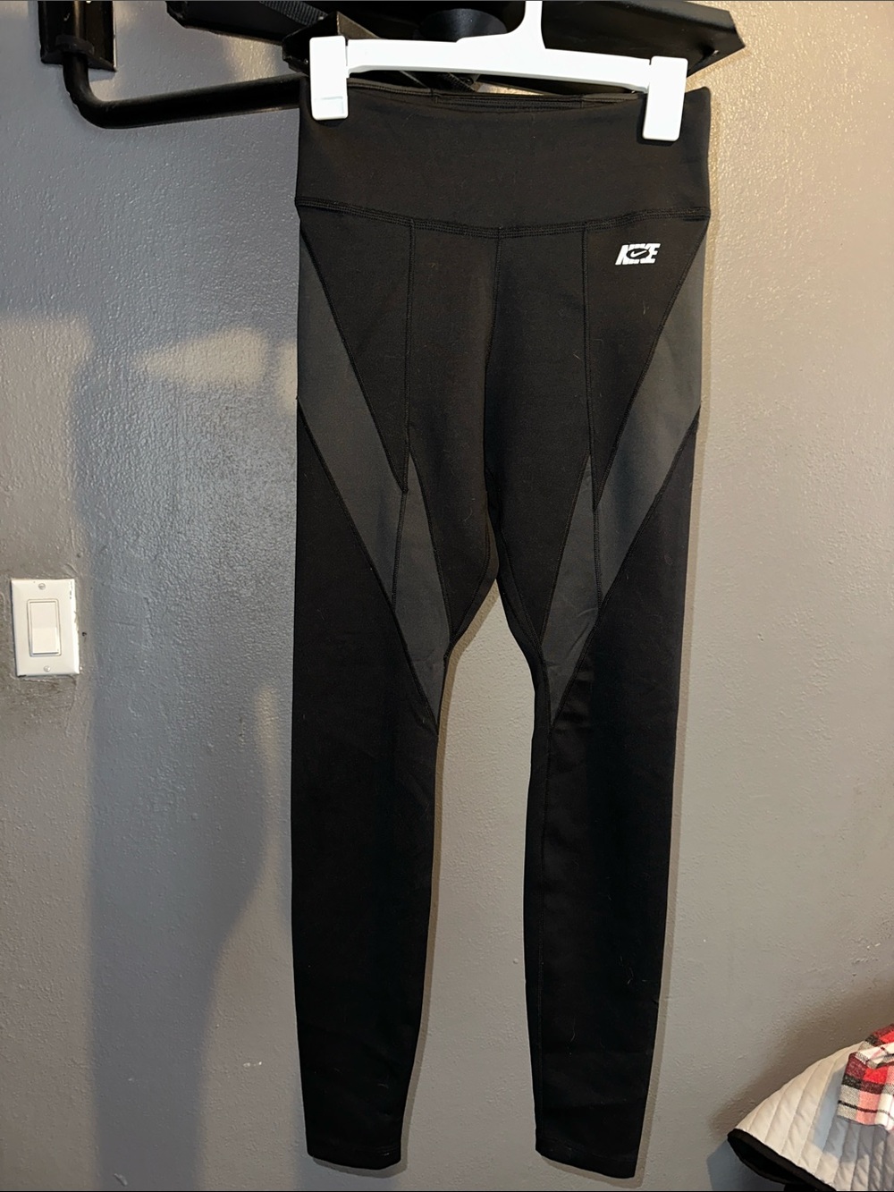 Nike rBlack womens Leggings with Tonal Contrast Panels